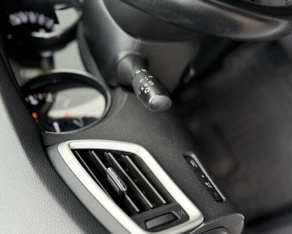 Белый Ниссан Кашкай, объемом двигателя 1.2 л и пробегом 48 тыс. км за 17700 $, фото 31 на Automoto.ua