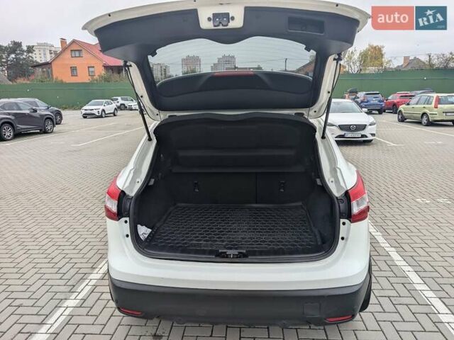 Белый Ниссан Кашкай, объемом двигателя 1.6 л и пробегом 132 тыс. км за 16500 $, фото 33 на Automoto.ua