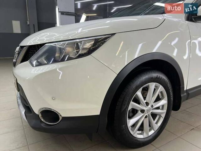 Белый Ниссан Кашкай, объемом двигателя 1.6 л и пробегом 140 тыс. км за 17999 $, фото 4 на Automoto.ua