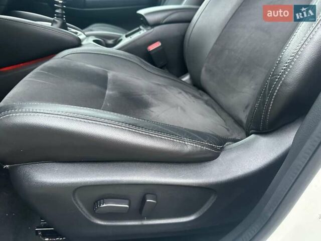 Белый Ниссан Кашкай, объемом двигателя 1.5 л и пробегом 275 тыс. км за 16700 $, фото 16 на Automoto.ua