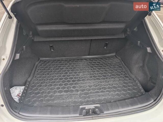 Белый Ниссан Кашкай, объемом двигателя 1.6 л и пробегом 132 тыс. км за 16500 $, фото 34 на Automoto.ua