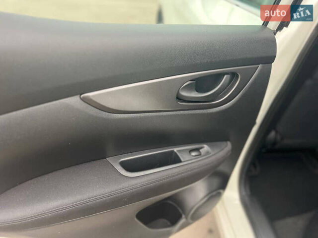 Білий Ніссан Кашкай, об'ємом двигуна 1.2 л та пробігом 71 тис. км за 14700 $, фото 20 на Automoto.ua