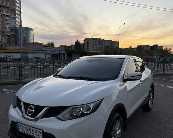 Белый Ниссан Кашкай, объемом двигателя 2 л и пробегом 148 тыс. км за 15000 $, фото 2 на Automoto.ua