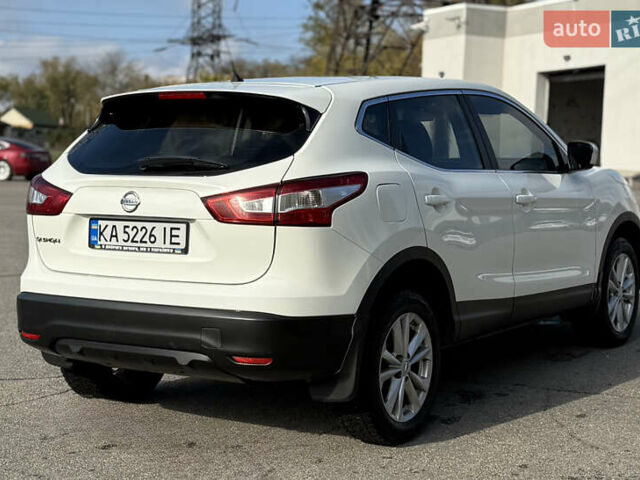 Белый Ниссан Кашкай, объемом двигателя 1.2 л и пробегом 150 тыс. км за 11700 $, фото 6 на Automoto.ua