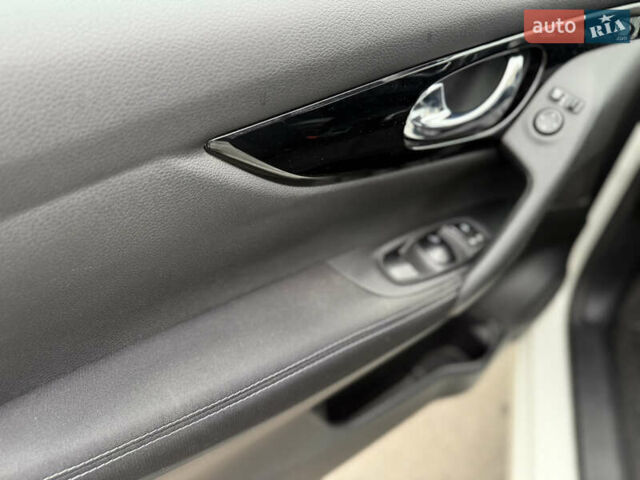 Белый Ниссан Кашкай, объемом двигателя 1.2 л и пробегом 48 тыс. км за 17700 $, фото 22 на Automoto.ua