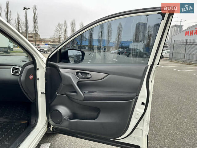 Білий Ніссан Кашкай, об'ємом двигуна 1.2 л та пробігом 56 тис. км за 14777 $, фото 33 на Automoto.ua