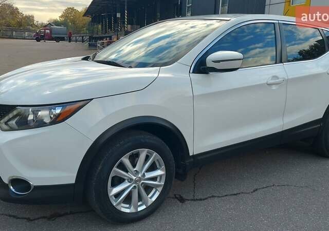 Белый Ниссан Кашкай, объемом двигателя 2 л и пробегом 53 тыс. км за 15250 $, фото 2 на Automoto.ua