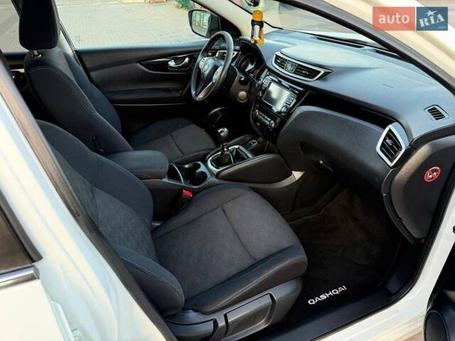Белый Ниссан Кашкай, объемом двигателя 1.5 л и пробегом 213 тыс. км за 15900 $, фото 16 на Automoto.ua