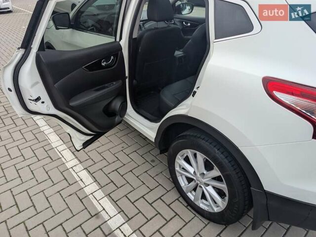 Белый Ниссан Кашкай, объемом двигателя 1.6 л и пробегом 132 тыс. км за 16500 $, фото 25 на Automoto.ua