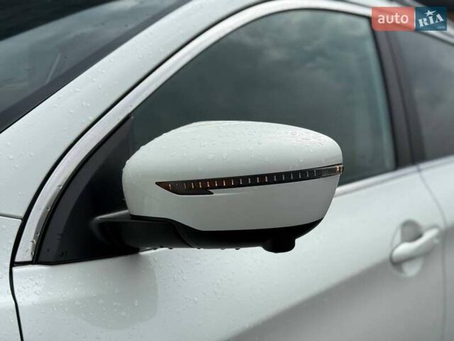Білий Ніссан Кашкай, об'ємом двигуна 1.6 л та пробігом 114 тис. км за 20897 $, фото 4 на Automoto.ua