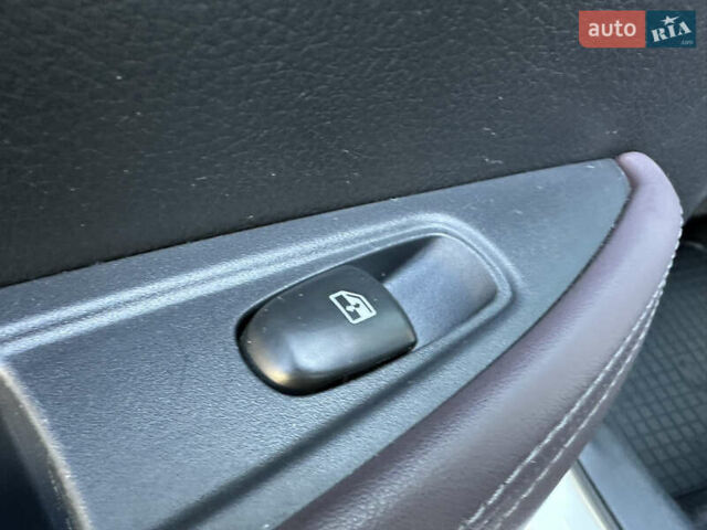 Белый Ниссан Кашкай, объемом двигателя 1.6 л и пробегом 95 тыс. км за 21900 $, фото 40 на Automoto.ua