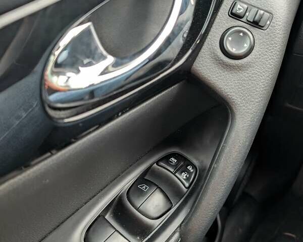 Белый Ниссан Кашкай, объемом двигателя 1.6 л и пробегом 132 тыс. км за 16500 $, фото 44 на Automoto.ua