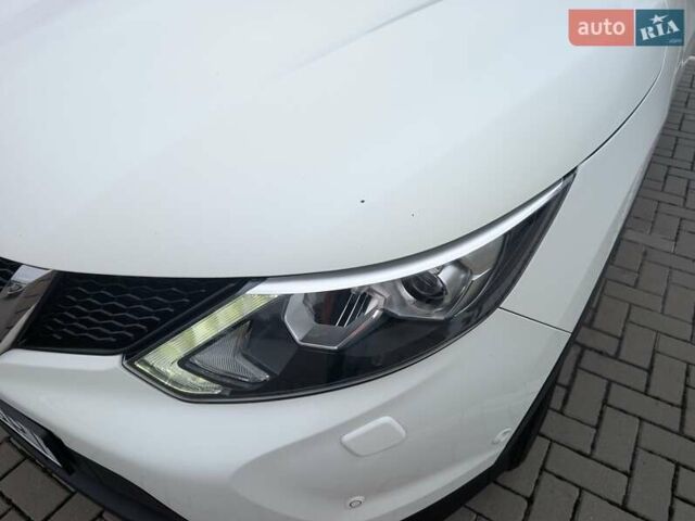 Белый Ниссан Кашкай, объемом двигателя 1.6 л и пробегом 132 тыс. км за 16500 $, фото 10 на Automoto.ua