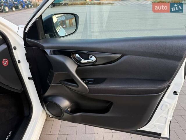 Белый Ниссан Кашкай, объемом двигателя 1.5 л и пробегом 213 тыс. км за 15900 $, фото 17 на Automoto.ua