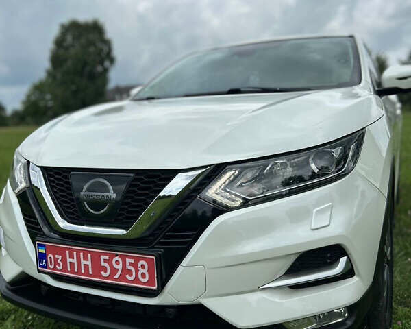 Белый Ниссан Кашкай, объемом двигателя 1.6 л и пробегом 123 тыс. км за 18200 $, фото 4 на Automoto.ua