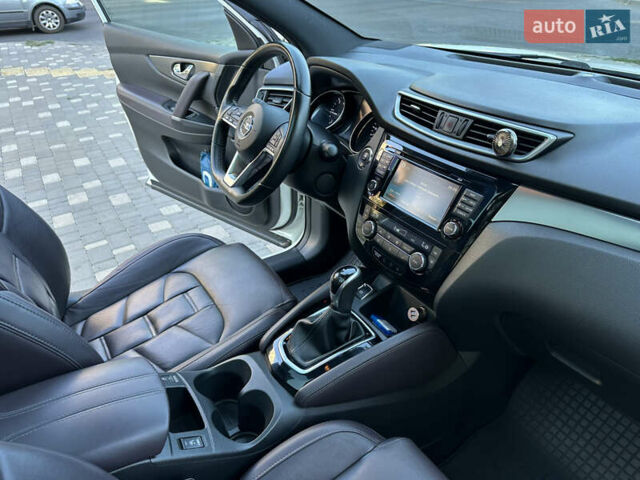 Белый Ниссан Кашкай, объемом двигателя 1.6 л и пробегом 95 тыс. км за 21900 $, фото 25 на Automoto.ua