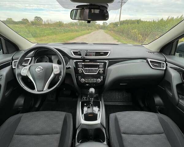 Белый Ниссан Кашкай, объемом двигателя 1.2 л и пробегом 93 тыс. км за 16000 $, фото 9 на Automoto.ua