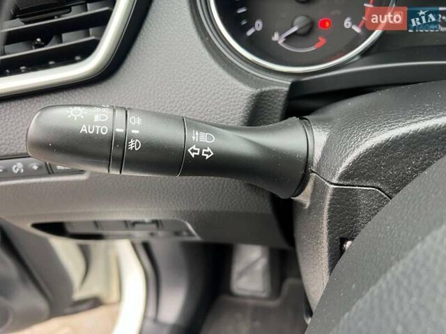 Білий Ніссан Кашкай, об'ємом двигуна 1.6 л та пробігом 216 тис. км за 16990 $, фото 26 на Automoto.ua