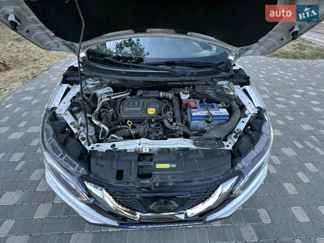 Белый Ниссан Кашкай, объемом двигателя 1.6 л и пробегом 95 тыс. км за 21900 $, фото 56 на Automoto.ua
