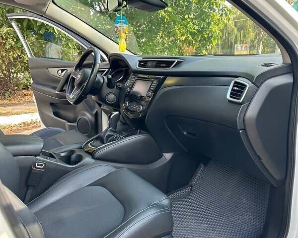 Білий Ніссан Кашкай, об'ємом двигуна 2 л та пробігом 98 тис. км за 19000 $, фото 9 на Automoto.ua