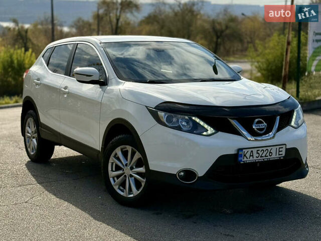 Белый Ниссан Кашкай, объемом двигателя 1.2 л и пробегом 150 тыс. км за 11700 $, фото 4 на Automoto.ua