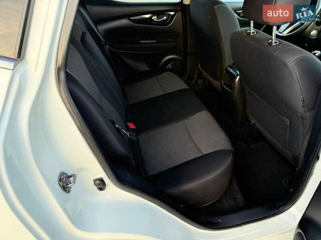 Белый Ниссан Кашкай, объемом двигателя 1.5 л и пробегом 213 тыс. км за 15900 $, фото 18 на Automoto.ua