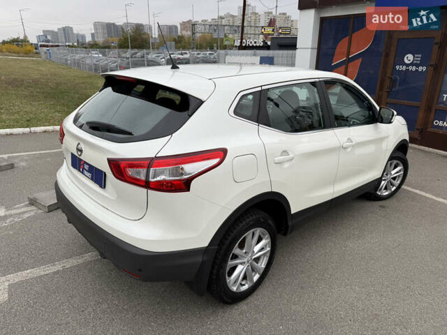 Белый Ниссан Кашкай, объемом двигателя 1.2 л и пробегом 48 тыс. км за 17700 $, фото 10 на Automoto.ua