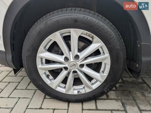 Белый Ниссан Кашкай, объемом двигателя 1.6 л и пробегом 132 тыс. км за 16500 $, фото 26 на Automoto.ua