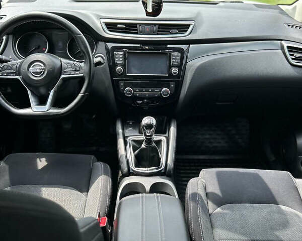 Белый Ниссан Кашкай, объемом двигателя 1.6 л и пробегом 123 тыс. км за 18200 $, фото 28 на Automoto.ua