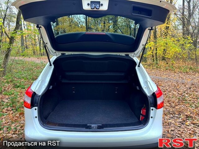 Білий Ніссан Кашкай, об'ємом двигуна 1.6 л та пробігом 137 тис. км за 15200 $, фото 11 на Automoto.ua