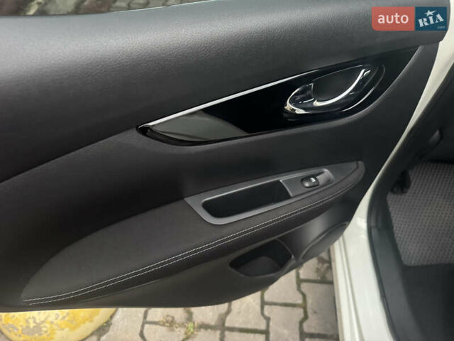 Білий Ніссан Кашкай, об'ємом двигуна 1.6 л та пробігом 204 тис. км за 16999 $, фото 9 на Automoto.ua