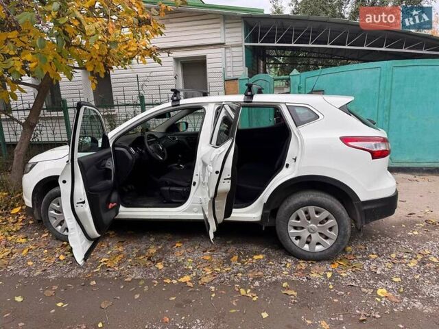 Белый Ниссан Кашкай, объемом двигателя 2 л и пробегом 76 тыс. км за 14500 $, фото 4 на Automoto.ua