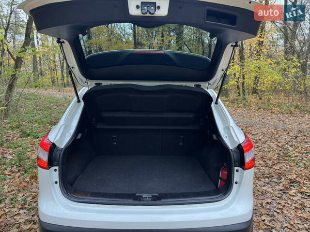 Білий Ніссан Кашкай, об'ємом двигуна 1.6 л та пробігом 137 тис. км за 14900 $, фото 18 на Automoto.ua