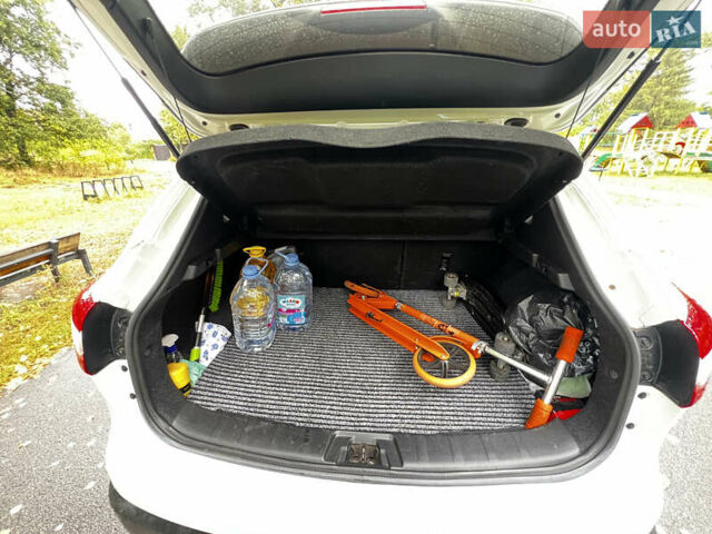 Білий Ніссан Кашкай, об'ємом двигуна 1.2 л та пробігом 175 тис. км за 14000 $, фото 8 на Automoto.ua