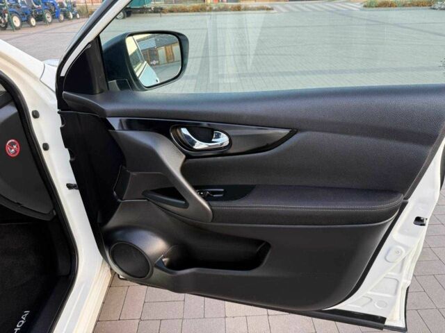 Белый Ниссан Кашкай, объемом двигателя 1.5 л и пробегом 213 тыс. км за 15900 $, фото 10 на Automoto.ua