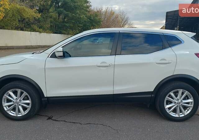 Белый Ниссан Кашкай, объемом двигателя 2 л и пробегом 53 тыс. км за 15250 $, фото 16 на Automoto.ua
