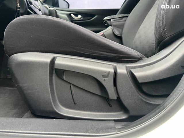 Білий Ніссан Кашкай, об'ємом двигуна 1.6 л та пробігом 216 тис. км за 16990 $, фото 19 на Automoto.ua