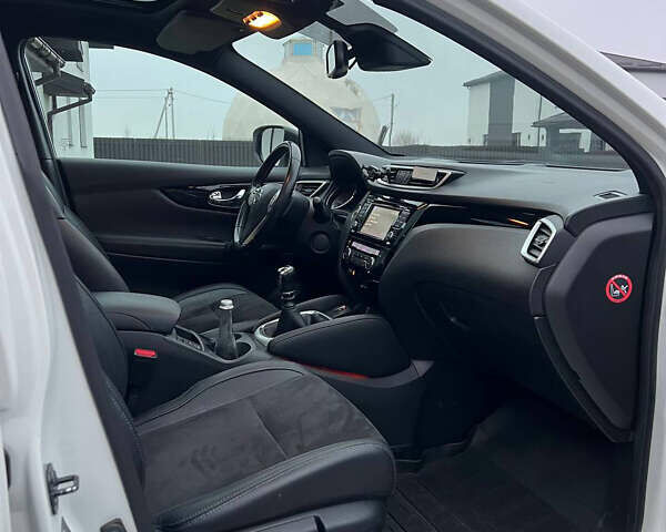 Білий Ніссан Кашкай, об'ємом двигуна 1.6 л та пробігом 136 тис. км за 17000 $, фото 8 на Automoto.ua