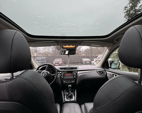 Белый Ниссан Кашкай, объемом двигателя 1.6 л и пробегом 147 тыс. км за 18900 $, фото 9 на Automoto.ua