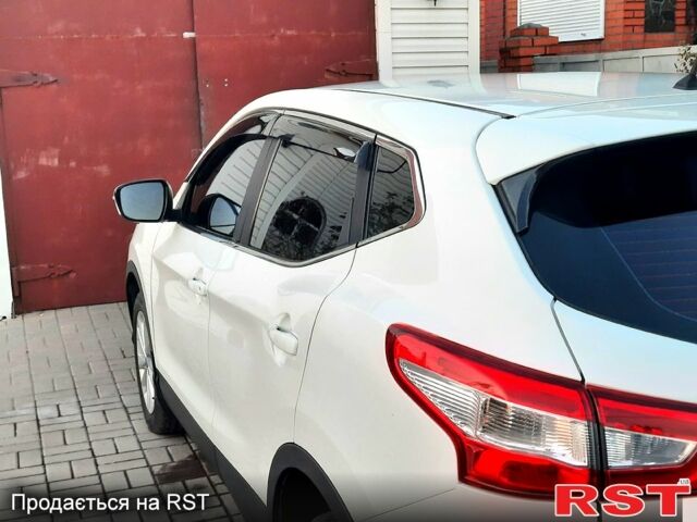 Белый Ниссан Кашкай, объемом двигателя 1.2 л и пробегом 171 тыс. км за 15000 $, фото 2 на Automoto.ua