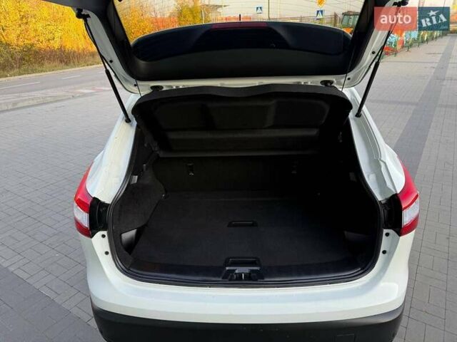 Белый Ниссан Кашкай, объемом двигателя 1.5 л и пробегом 213 тыс. км за 15900 $, фото 22 на Automoto.ua