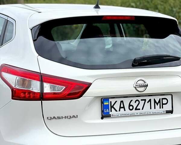 Белый Ниссан Кашкай, объемом двигателя 1.2 л и пробегом 93 тыс. км за 16000 $, фото 7 на Automoto.ua