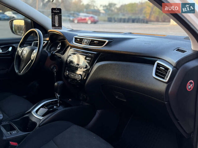 Белый Ниссан Кашкай, объемом двигателя 1.2 л и пробегом 150 тыс. км за 11700 $, фото 12 на Automoto.ua