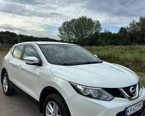 Белый Ниссан Кашкай, объемом двигателя 1.2 л и пробегом 93 тыс. км за 16000 $, фото 5 на Automoto.ua