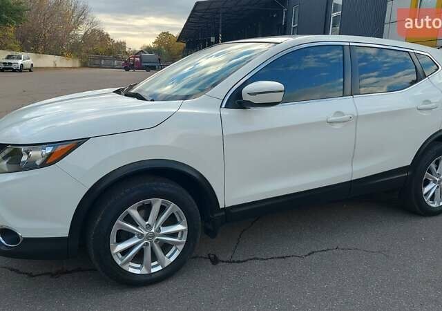 Белый Ниссан Кашкай, объемом двигателя 2 л и пробегом 53 тыс. км за 15250 $, фото 3 на Automoto.ua