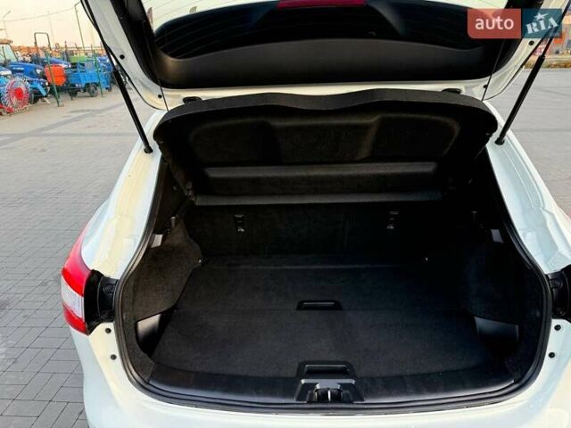 Белый Ниссан Кашкай, объемом двигателя 1.5 л и пробегом 213 тыс. км за 15900 $, фото 4 на Automoto.ua