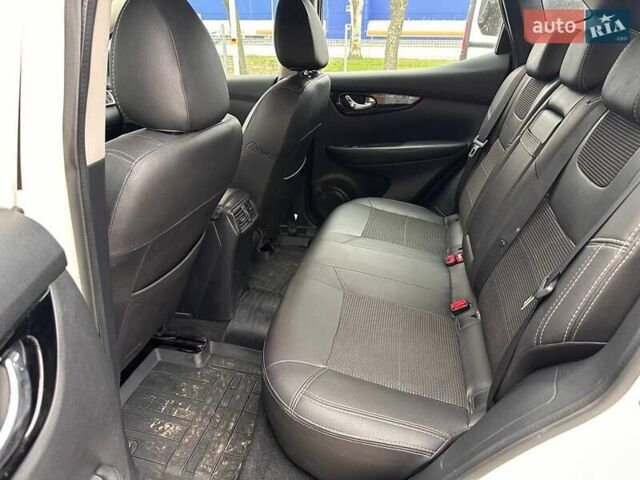 Білий Ніссан Кашкай, об'ємом двигуна 1.6 л та пробігом 160 тис. км за 15900 $, фото 14 на Automoto.ua