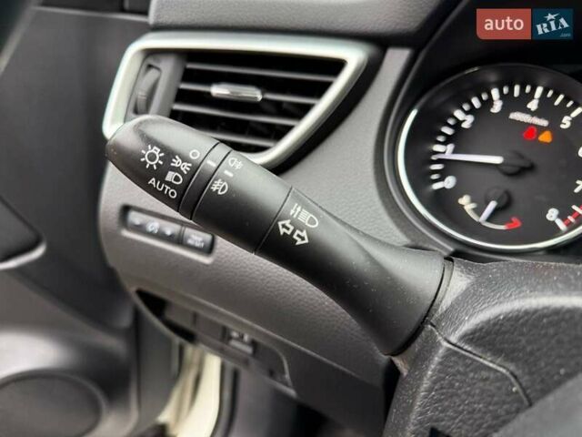 Белый Ниссан Кашкай, объемом двигателя 1.2 л и пробегом 158 тыс. км за 14990 $, фото 15 на Automoto.ua