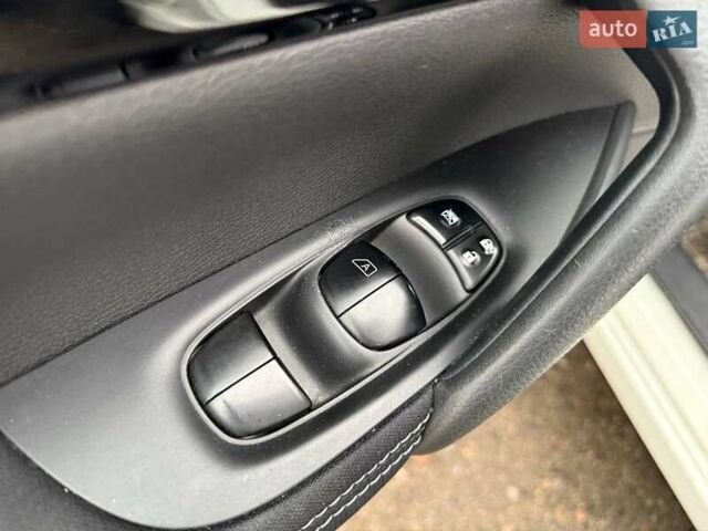 Белый Ниссан Кашкай, объемом двигателя 1.2 л и пробегом 158 тыс. км за 14990 $, фото 12 на Automoto.ua