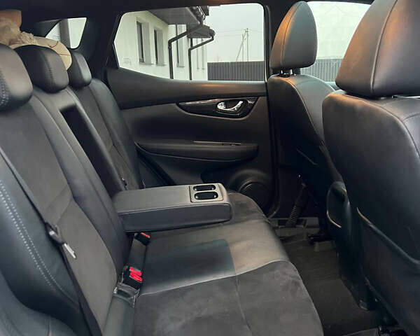 Білий Ніссан Кашкай, об'ємом двигуна 1.6 л та пробігом 136 тис. км за 17000 $, фото 9 на Automoto.ua